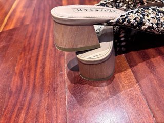 Zapatos Uterqüe Malla Beige y Negro