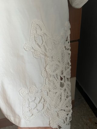 Camiseta Parfois blanca con encaje
