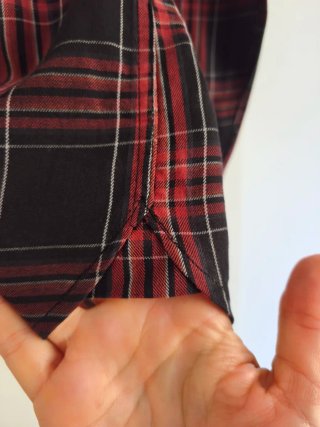 Camisa de cuadros roja y negra