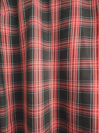 Camisa de cuadros roja y negra