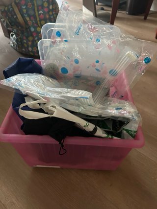 Caja de almacenamiento con ruedas