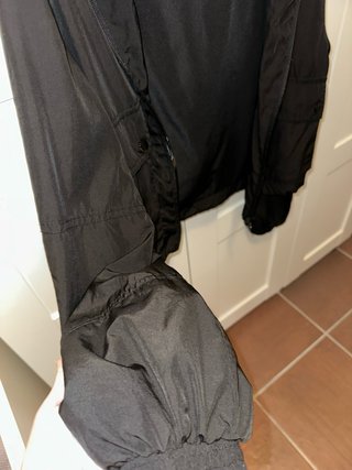 Chaqueta cortavientos Pull&Bear negra