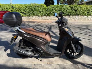 Kymco People S Scooter Negra y Marrón