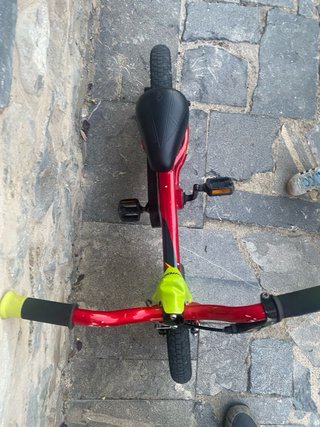 Bicicleta Specialized 12 con pedales