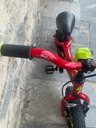 Bicicleta Specialized 12 con pedales