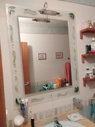 Mueble baño lavabo, grifo y espejo