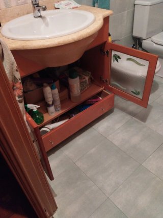 Mueble baño lavabo, grifo y espejo