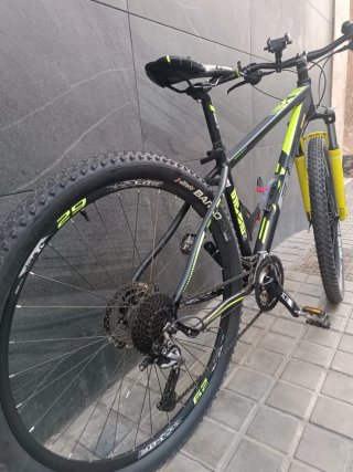 Bicicleta Montaña 29 Negra y Amarilla