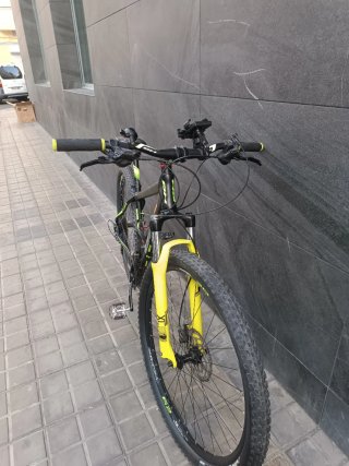 Bicicleta Montaña 29 Negra y Amarilla