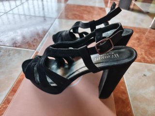 Sandalias de tacón negras