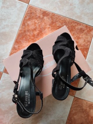 Sandalias de tacón negras