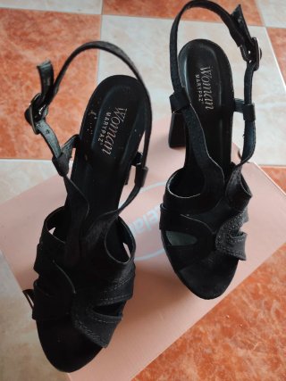 Sandalias de tacón negras