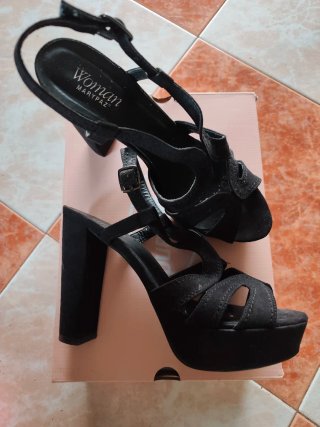 Sandalias de tacón negras