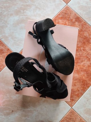 Sandalias de tacón negras