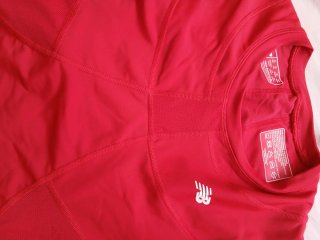 Camiseta New Balance Roja Manga Larga