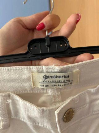 Pantalones blancos vaqueros