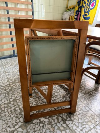 Mesa cocina y 4 sillas tapizadas plegables
