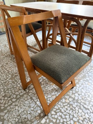 Mesa cocina y 4 sillas tapizadas plegables