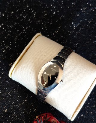 Reloj Tissot Mujer Negro y Plateado