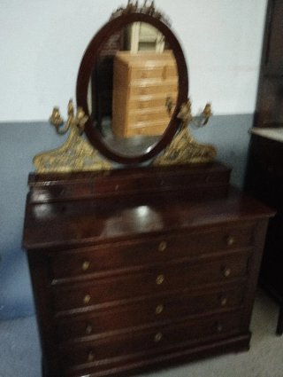 Tocador antiguo de nogal con espejo
