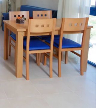 Mesa de comedor con 4 sillas