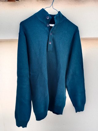 Jersey hombre cuello alto botones