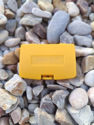 Tapa de Pilas Game Boy Color Amarilla