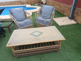 Mesa y 2 sillas ratán y caña