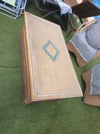 Mesa y 2 sillas ratán y caña