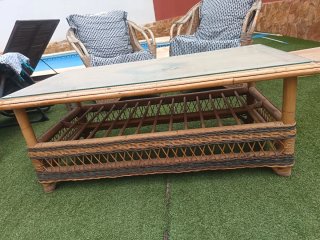 Mesa y 2 sillas ratán y caña