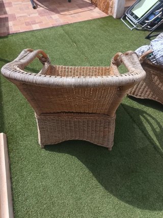 Mesa y 2 sillas ratán y caña