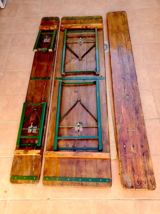Mesa y bancos plegables madera