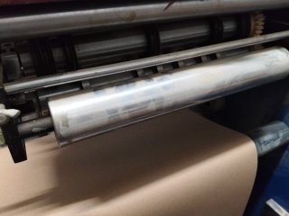 Bobinadora, cortadora y selladora de papel