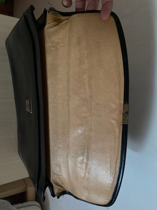 Cartera de mano piel negra