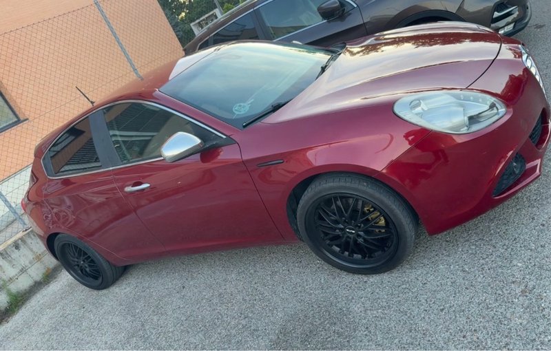 Alfa Romeo Giulietta 2012 - foto 1