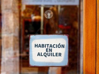 SE ALQUILA HABITACIÓN