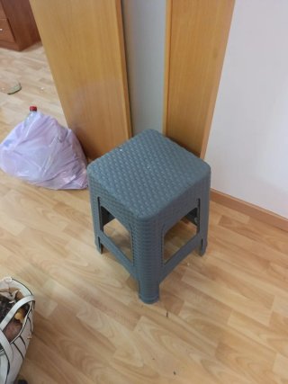 2 Taburetes de Plástico Grises