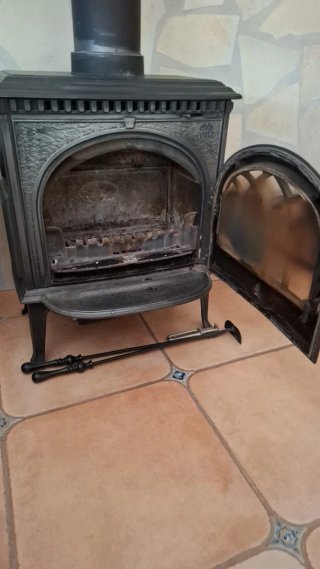 Chimenea de leña hierro fundido marca Jotul