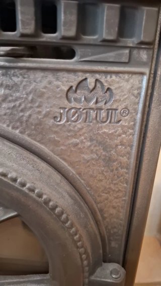 Chimenea de leña hierro fundido marca Jotul