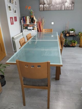 Mesa de comedor de madera y cristal extensible