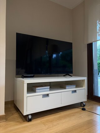 Mueble TV con ruedas y cajones