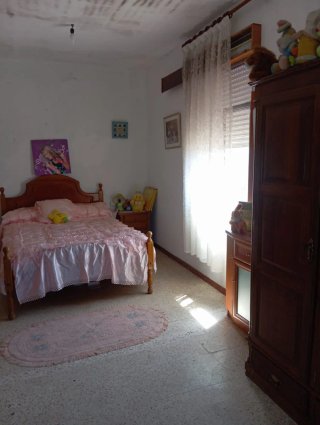 Vendo casa , con agua , luz.
