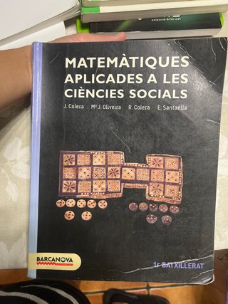 Matemàtiques aplicades a les ciències socials 1...