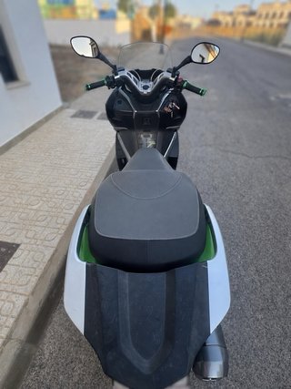 Kawasaki J300 ABS Maxi Scooter