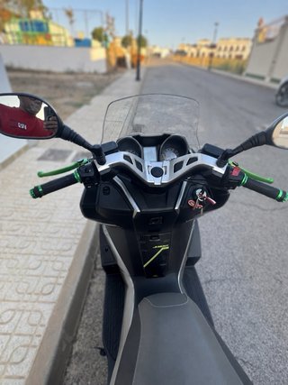 Kawasaki J300 ABS Maxi Scooter
