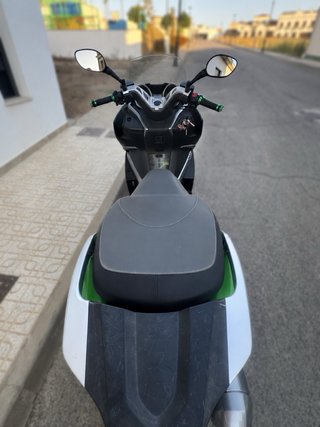 Kawasaki J300 ABS Maxi Scooter