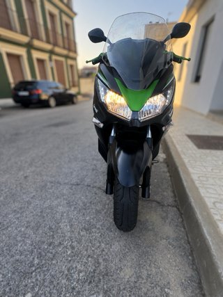 Kawasaki J300 ABS Maxi Scooter