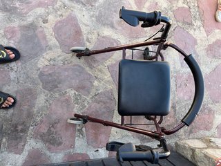 Andador 4 ruedas con asiento y respaldo