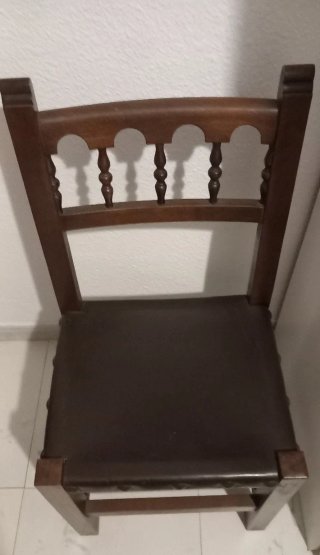 Silla Castellana Madera y Cuero