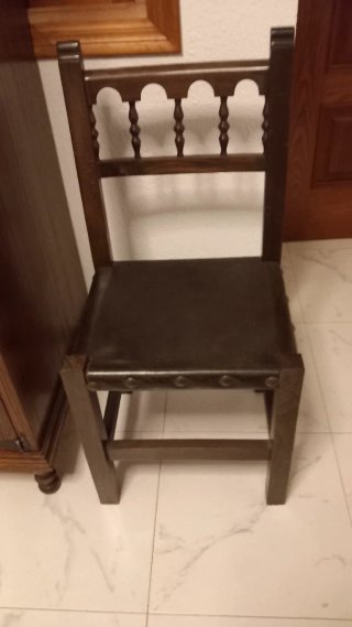 Silla Castellana Madera y Cuero